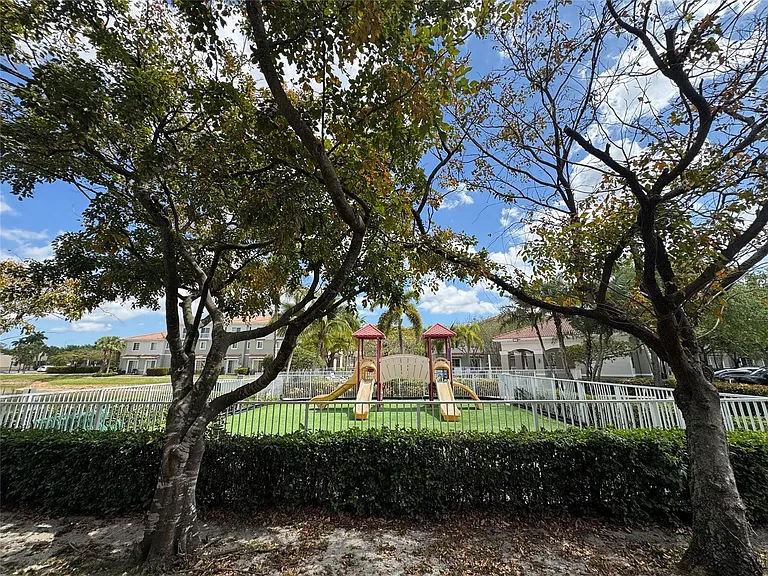 2675 SW 81st Ter #2683 — Photo 43