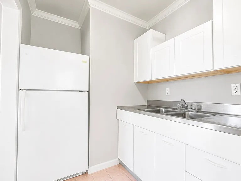 200 E Broad St #5 — Photo 2