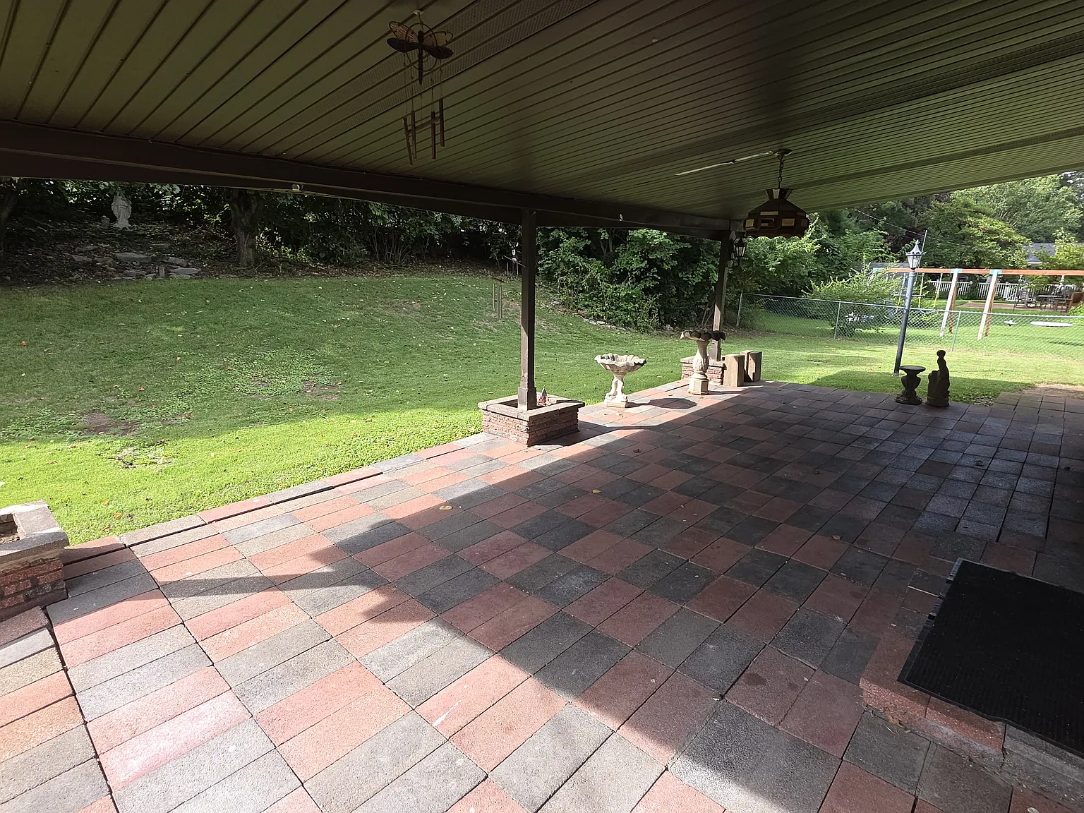 3 bed, 1.5 bath, 1900 sqft, $2,500 — Photo 3