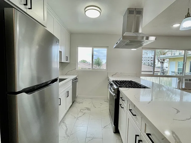 1411 N Fairfax Ave — Photo 5