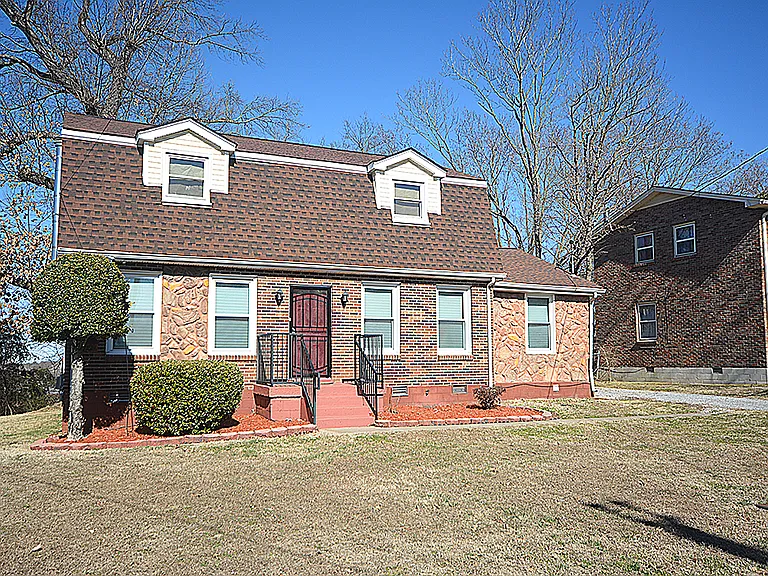 4544 Xavier Dr — Photo 2