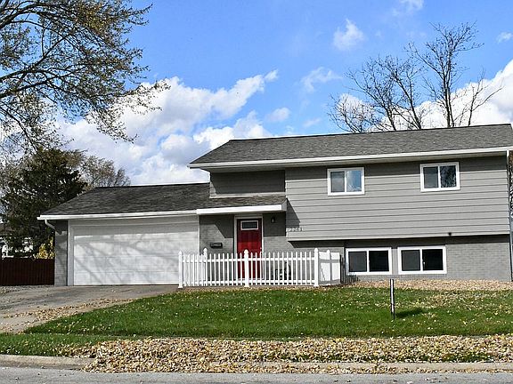 3rd image of 2261 Bryn Mawr Dr