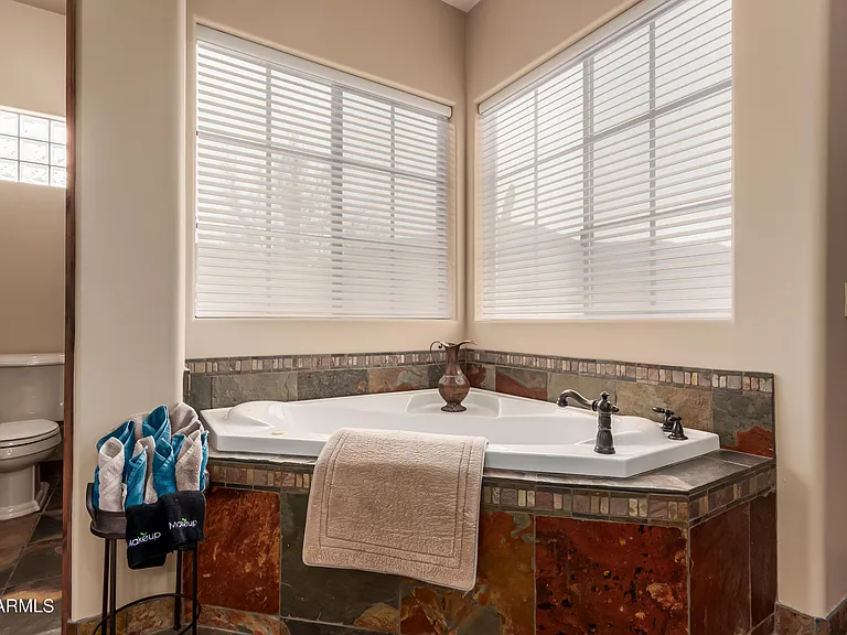 36138 N Summit Dr — Photo 29