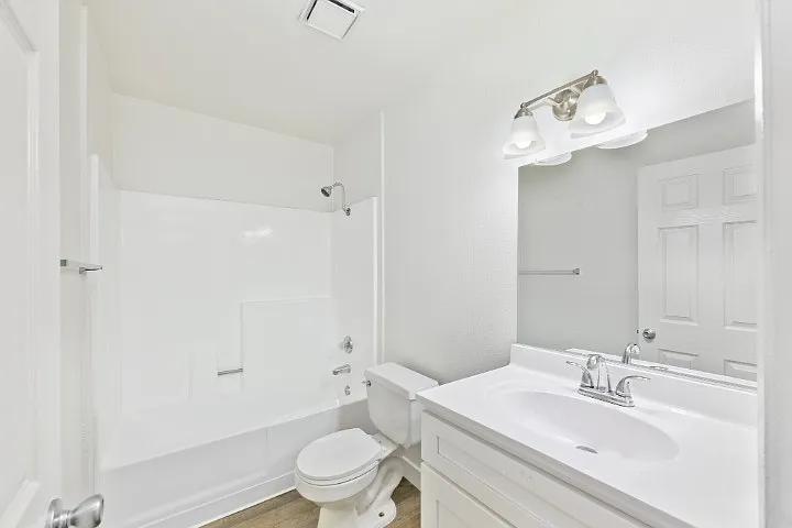 1Bed/1Bath Plan A 558 SQ FT Bathroom