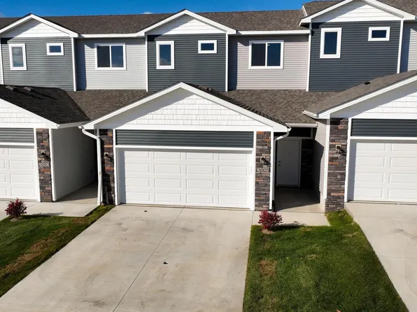 3005 Bracken Pl, Norwalk, IA 50211