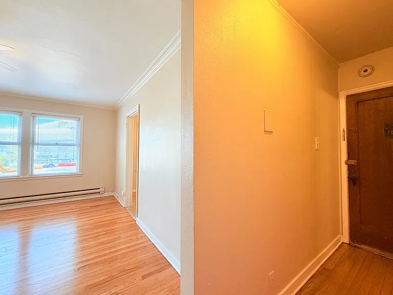 Spacious Units in a Vintage Brick Building- Walk to Seattle Center, Shops,and Restaurants! — Photo 36