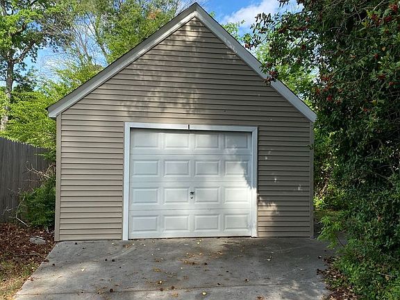 2nd image of 415 Ashlawn Dr