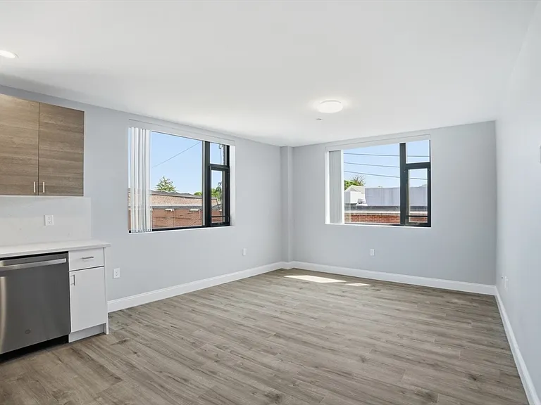 632 Centre St #304 — Photo 4