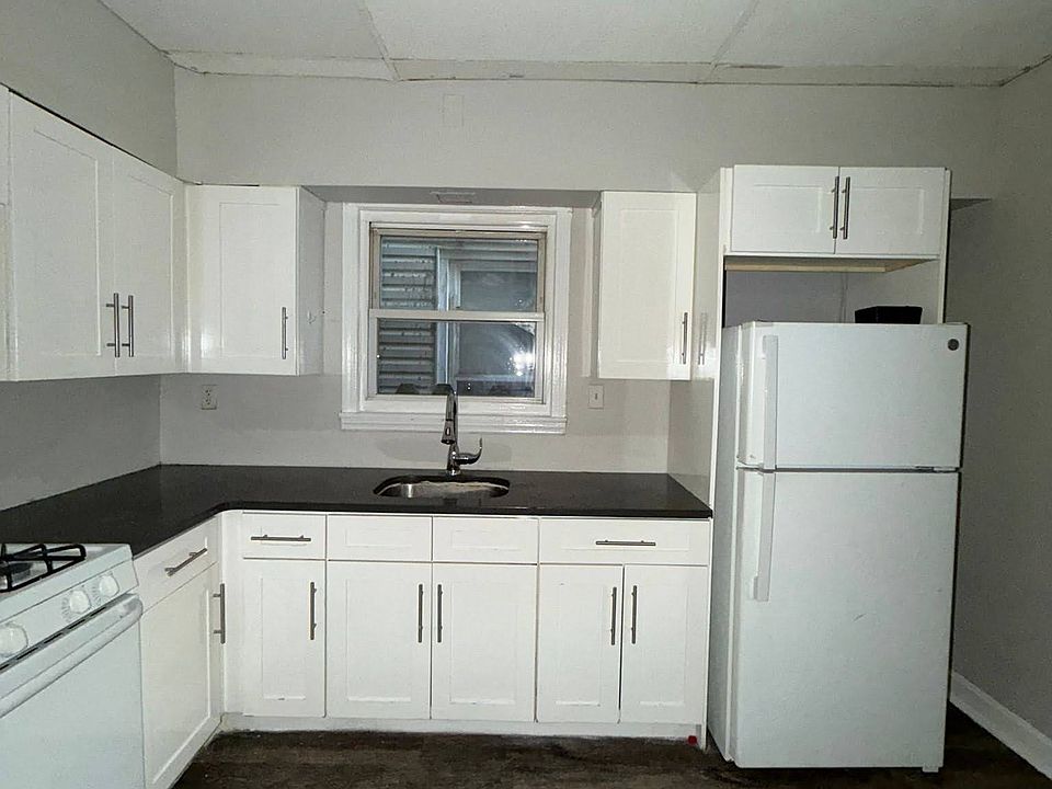 1st image of 127 Bidwell Ave #1