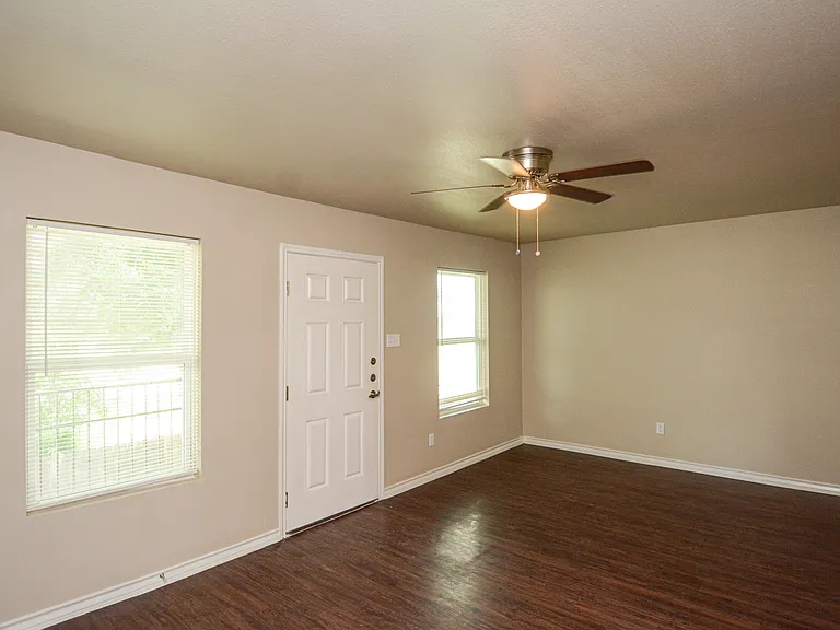 Woodlawn Apartments — Photo 25