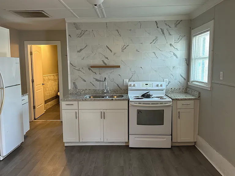18 Calloway St #4 — Photo 4