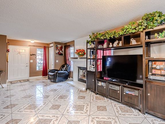 4th image of 2235 Rockdale Dr