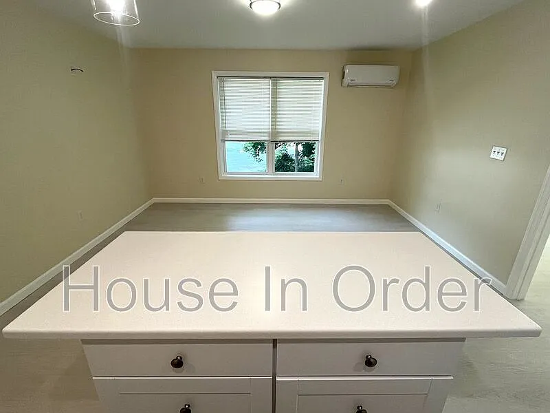 1 bed, 1.0 bath, $1,295 — Photo 2