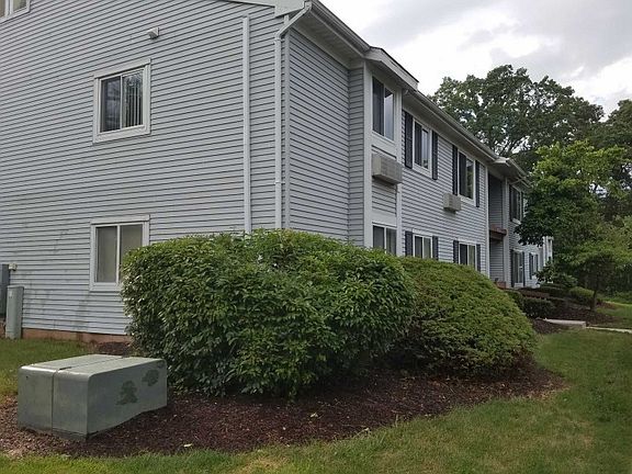 2nd image of 9 Steeplechase Ct #9