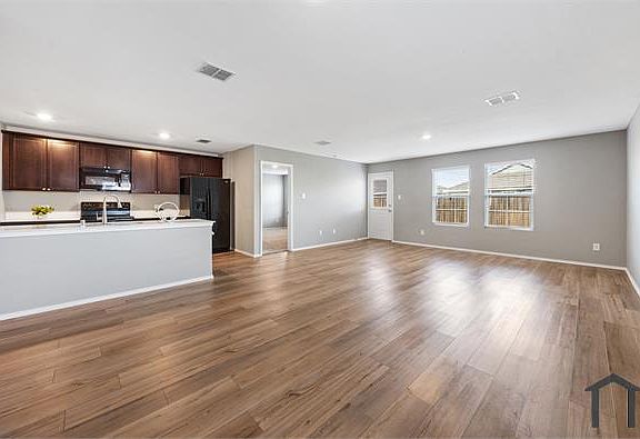 3rd image of 5501 Lavender Dr