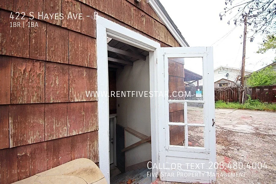 Building Photo - 422 S Hayes Ave #B