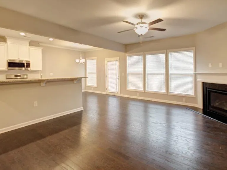 521 Coral St — Photo 15