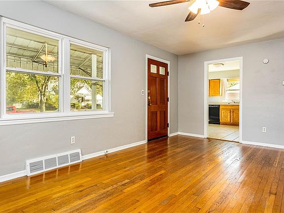 4th image of 362 Harwood St