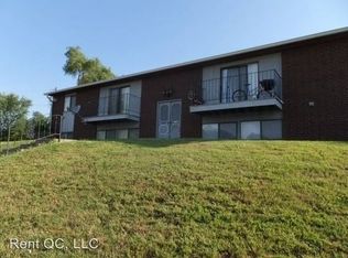 4423 53rd St APT 2, Moline, IL 61265