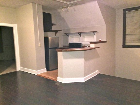5th image of 2549 Ingleside Ave