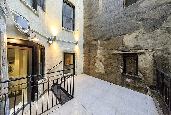 Rented by REAL New York | media 11