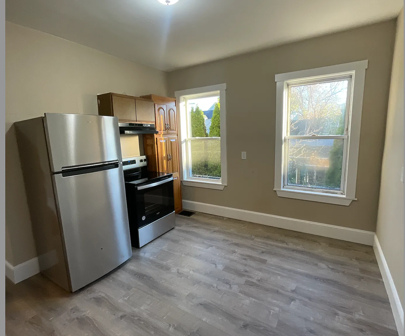 4 bed, $3,200 — Photo 1