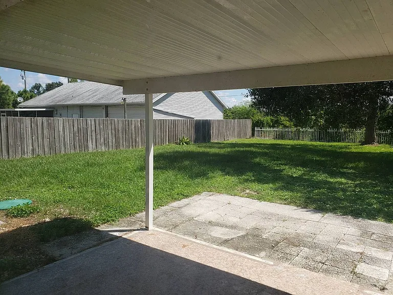 1306 Hibiscus Dr — Photo 12