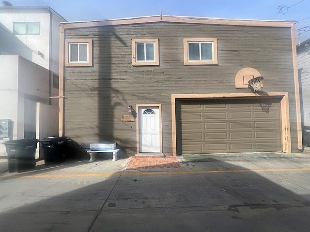 1st image of 220 33rd St #B