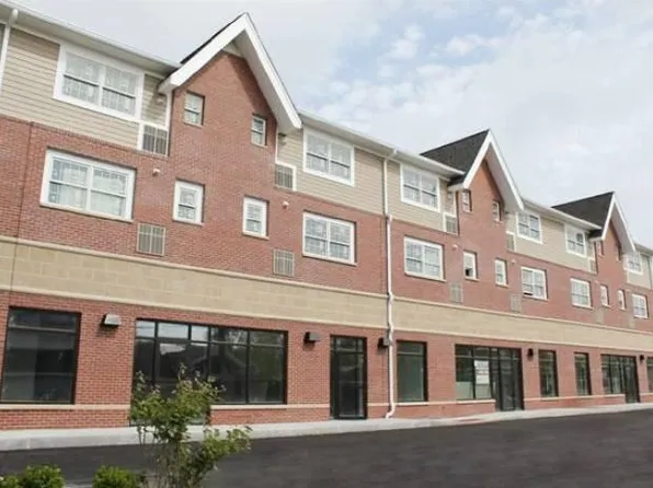18 Needham St APT 204, Dedham, MA 02026