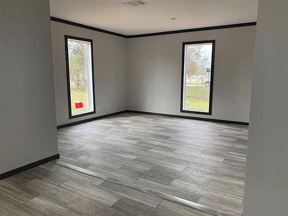 3rd image of 101 Bowie St