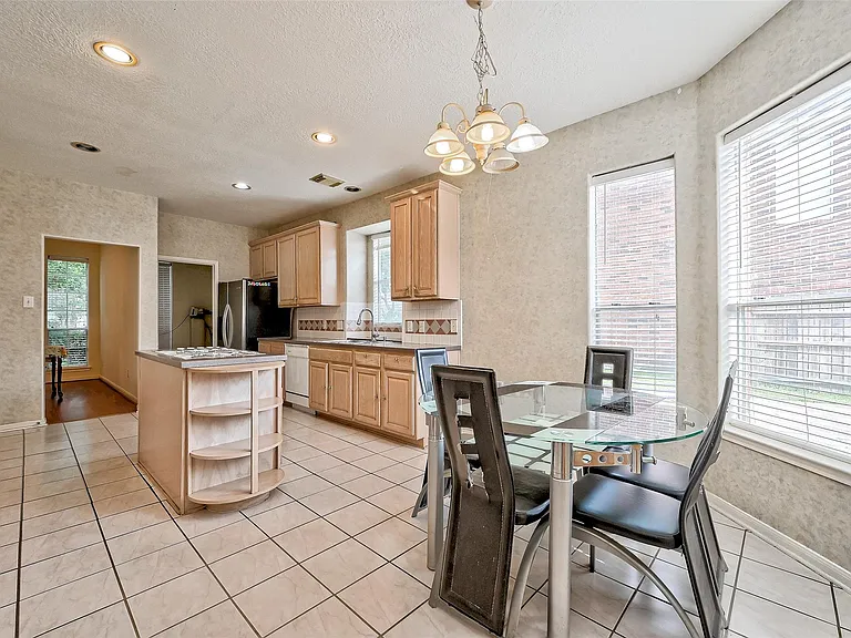 6806 Rhodes Ct — Photo 25