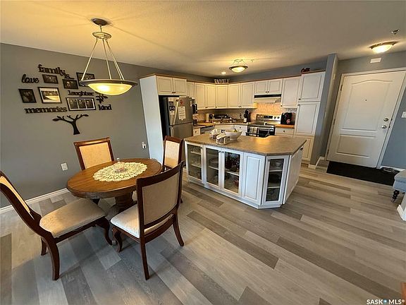5th image of 205 McIntyre St N #304