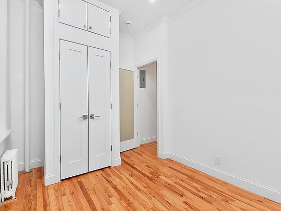 5th image of 36 E 4th St #2RE
