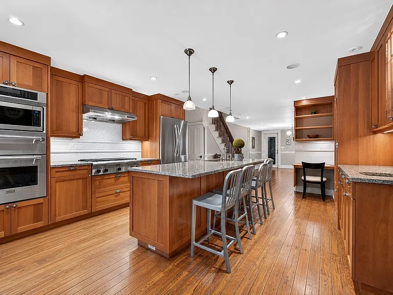 1009 Garden St — Photo 8