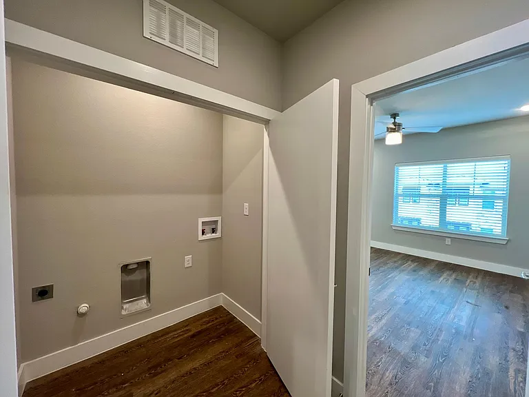 714 N Plano Rd — Photo 20