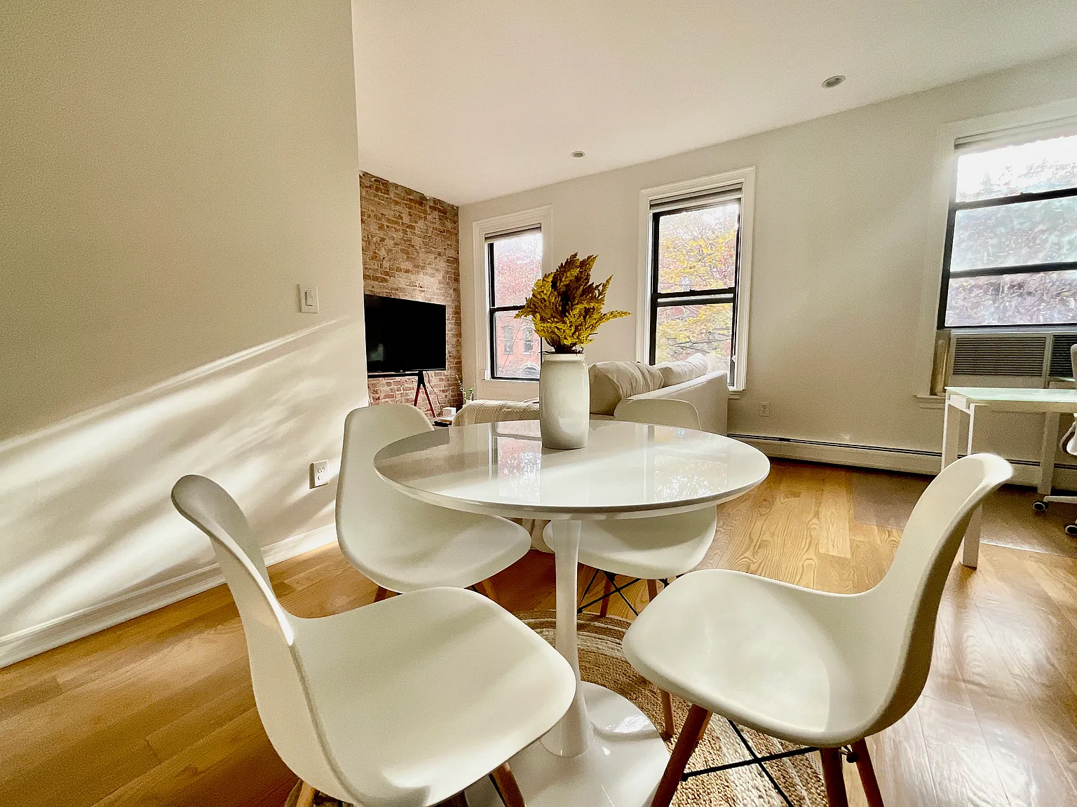 134 Wayne St — Photo 4