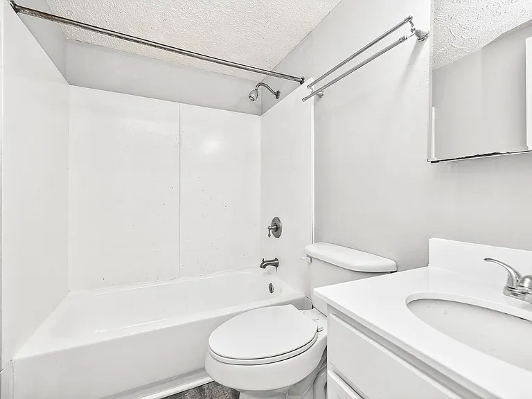 3305 Jefferson Ave #6 — Photo 8