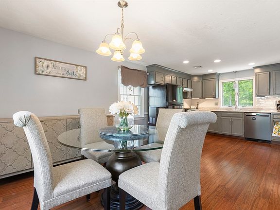 5th image of 45 Morse Ave #45