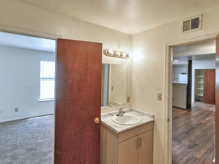 Branson Apartments — Photo 31