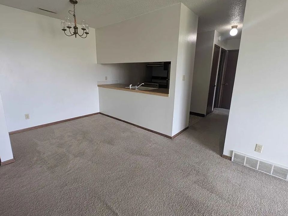 2nd image of 2121 Greene St APT B33