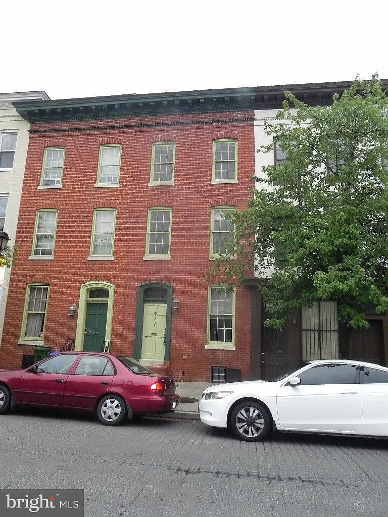 702 Portland St photo 1