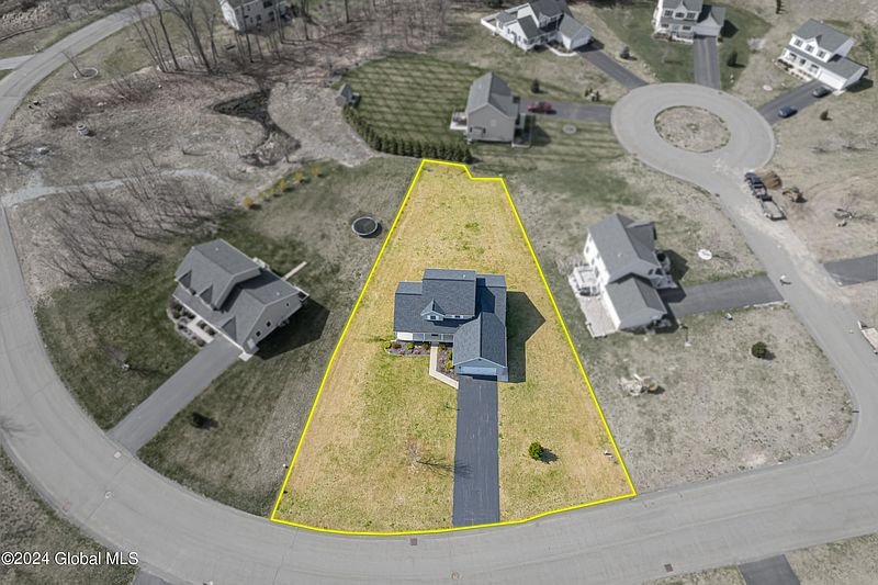 2nd image of 13 Kelly Lane