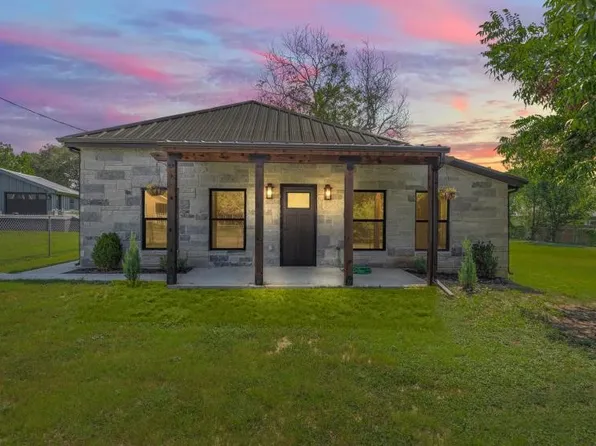 720 N Stockton St, Granbury, TX 76048