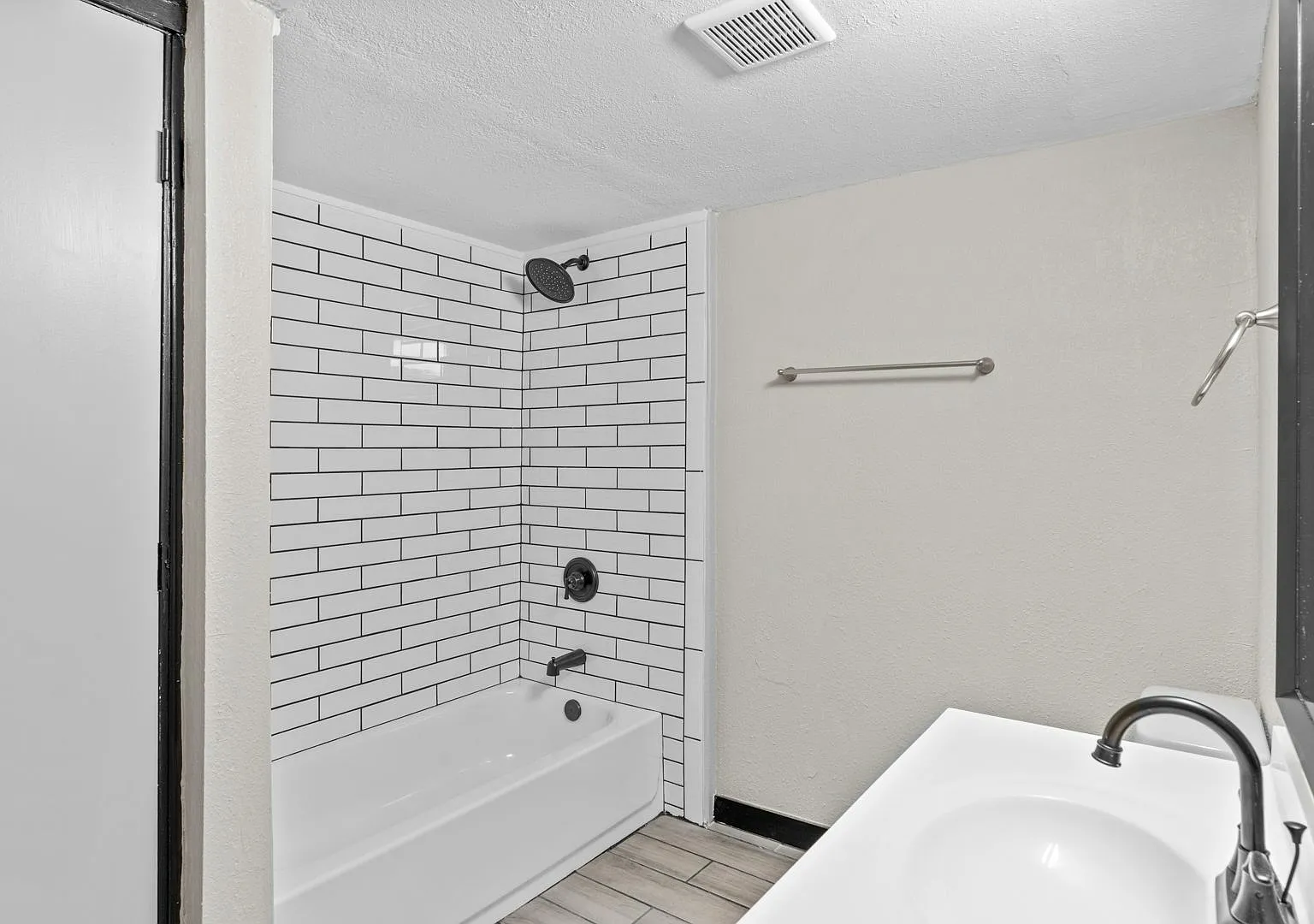 Bay City Flats — Photo 4