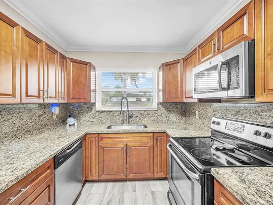301 SE 3rd Ter #301