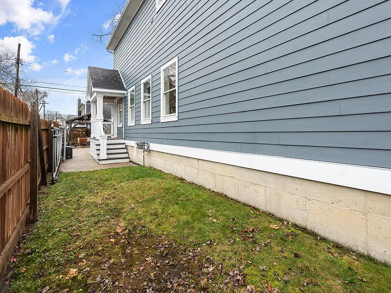 819 Irving Ave — Photo 57