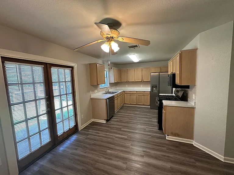 1917 White Oak Cir — Photo 8