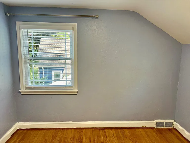 1161 Winton Rd S — Photo 20