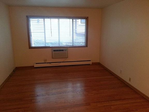 4th image of 1851 N Oakland Ave