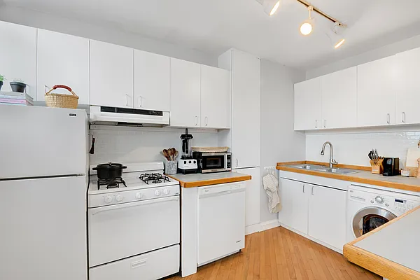 Rented by Engel and Volkers Brownstone Brooklyn | media 10